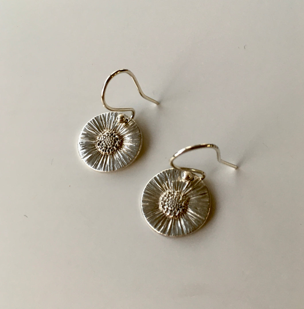 Alison Keenan Small daisy earrings - 2.5cm